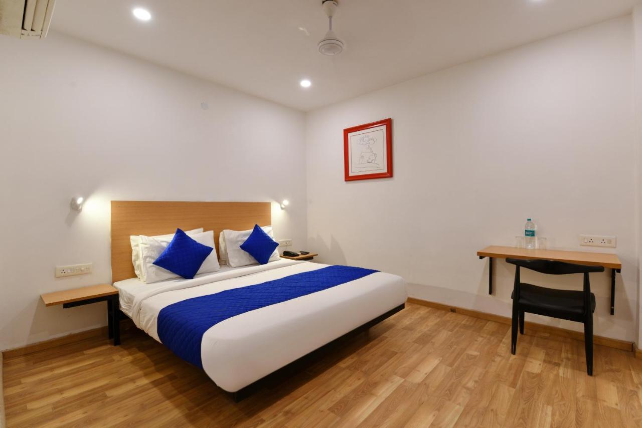 Hotel Saffron Gold Nueva Delhi Exterior foto