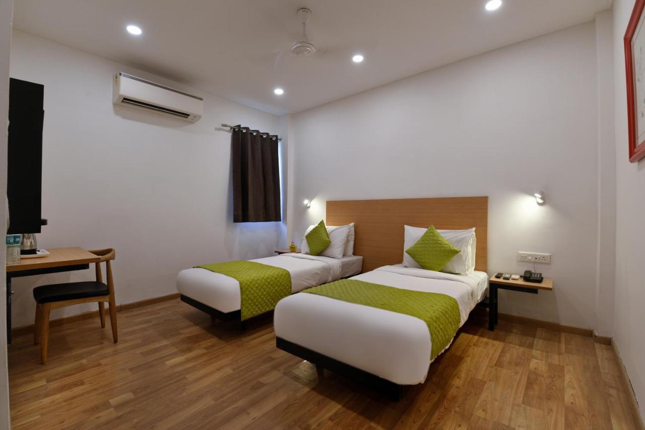 Hotel Saffron Gold Nueva Delhi Exterior foto