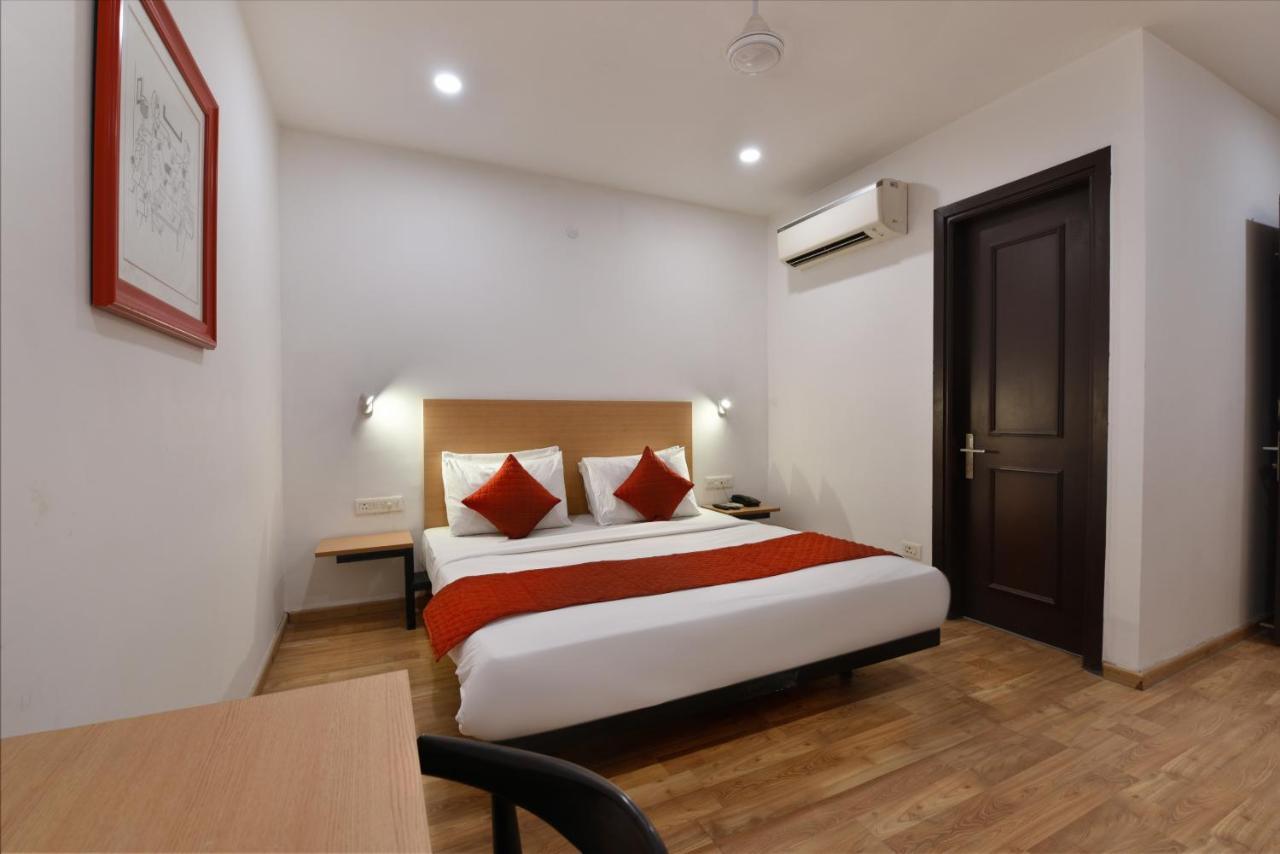 Hotel Saffron Gold Nueva Delhi Exterior foto