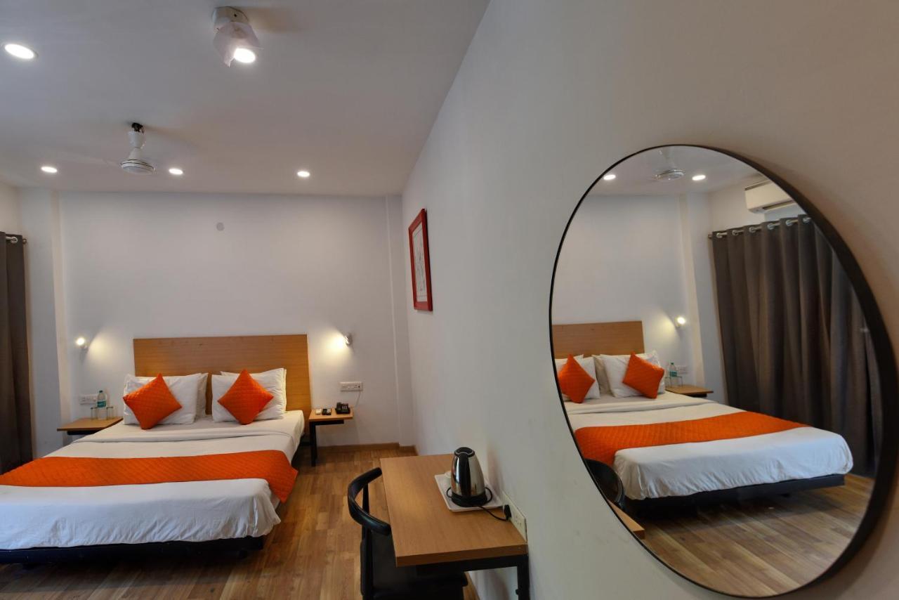 Hotel Saffron Gold Nueva Delhi Exterior foto